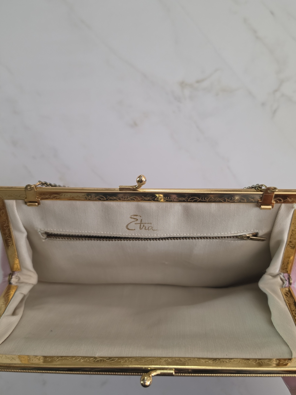 Vintage 1960s Pink Solid Coin Shoulder / Clutch with Kiss Lock Metal Frame - Picture 4 of 5